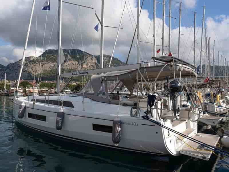 Photo of Mavi Mercury, image 1 of 5