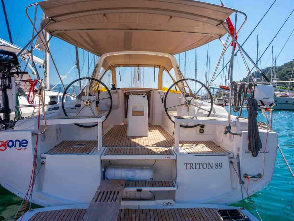 Photo 5 of Triton 89