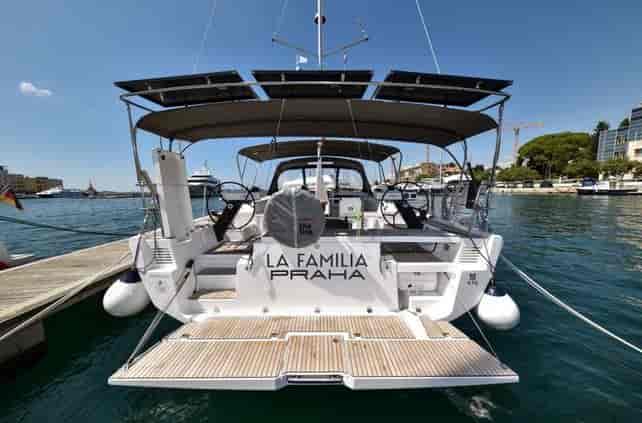 Photo of La Familia, image 1 of 5