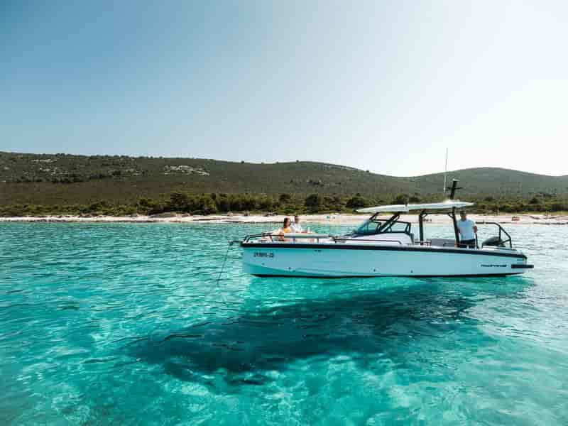 Photo of Axopar 29, image 1 of 5